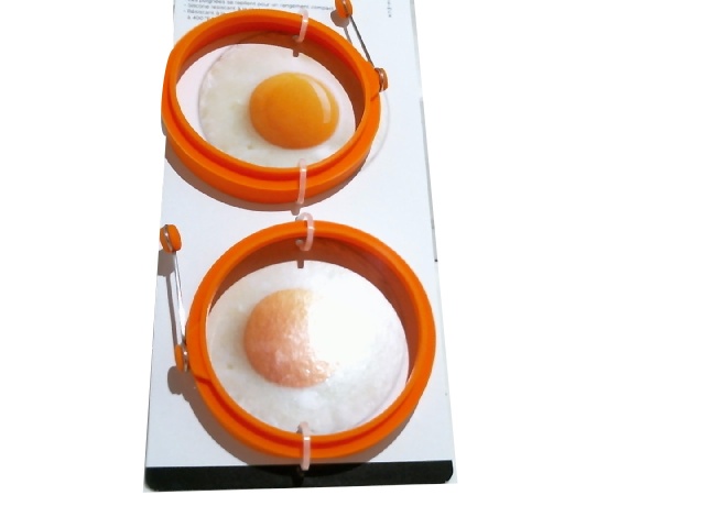 Luciano 2-Pc. Reversible Egg Ring, Silicone ,2 colours