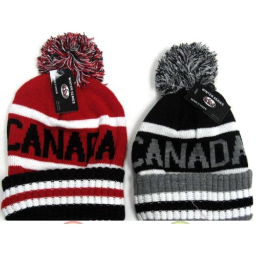 Toque Canada with pom red or blk-wht